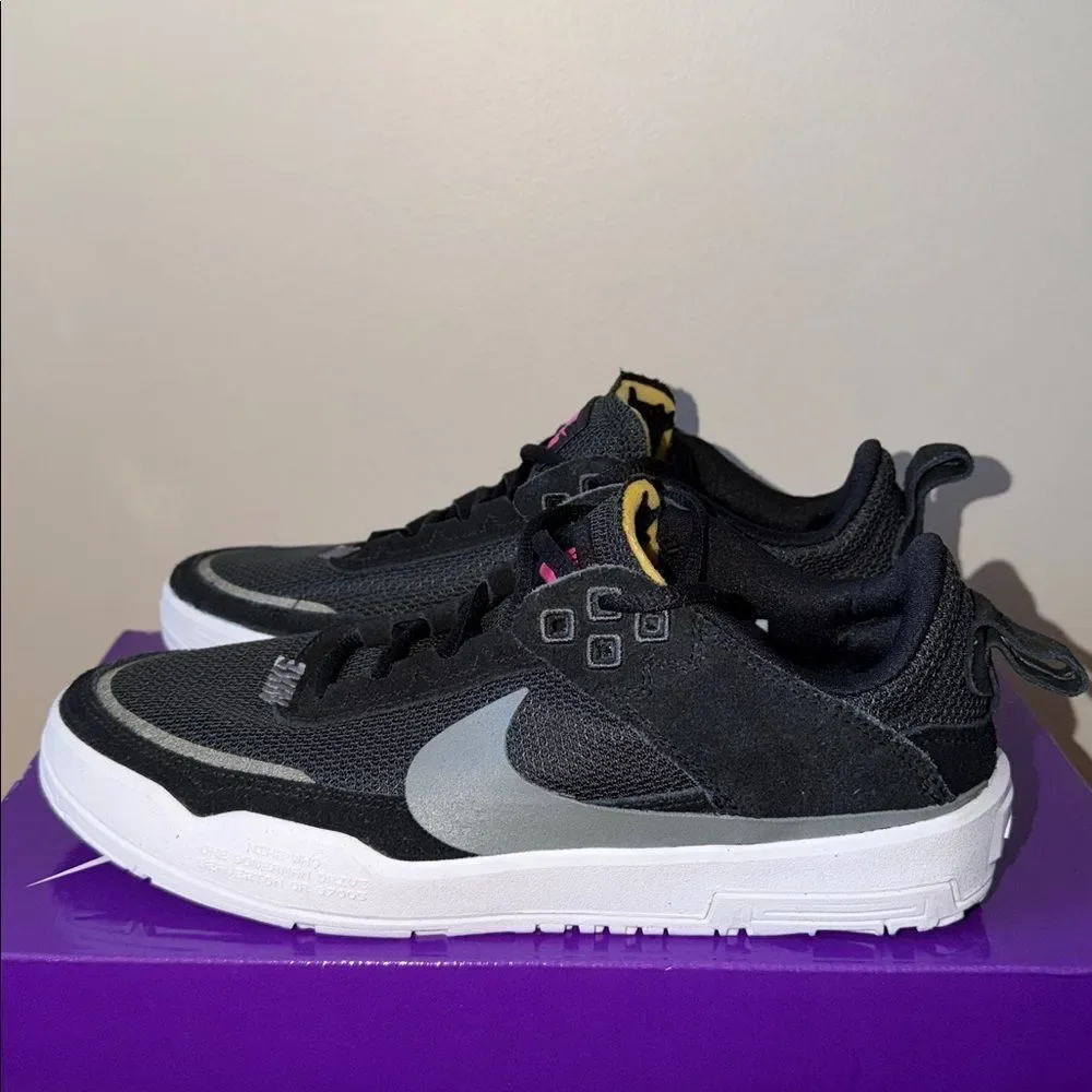 Nike SB Day One GS Black Cool Grey FN4210-002 Size 5Y